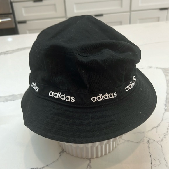 Adidas aero ready bucket hat - Picture 1 of 2